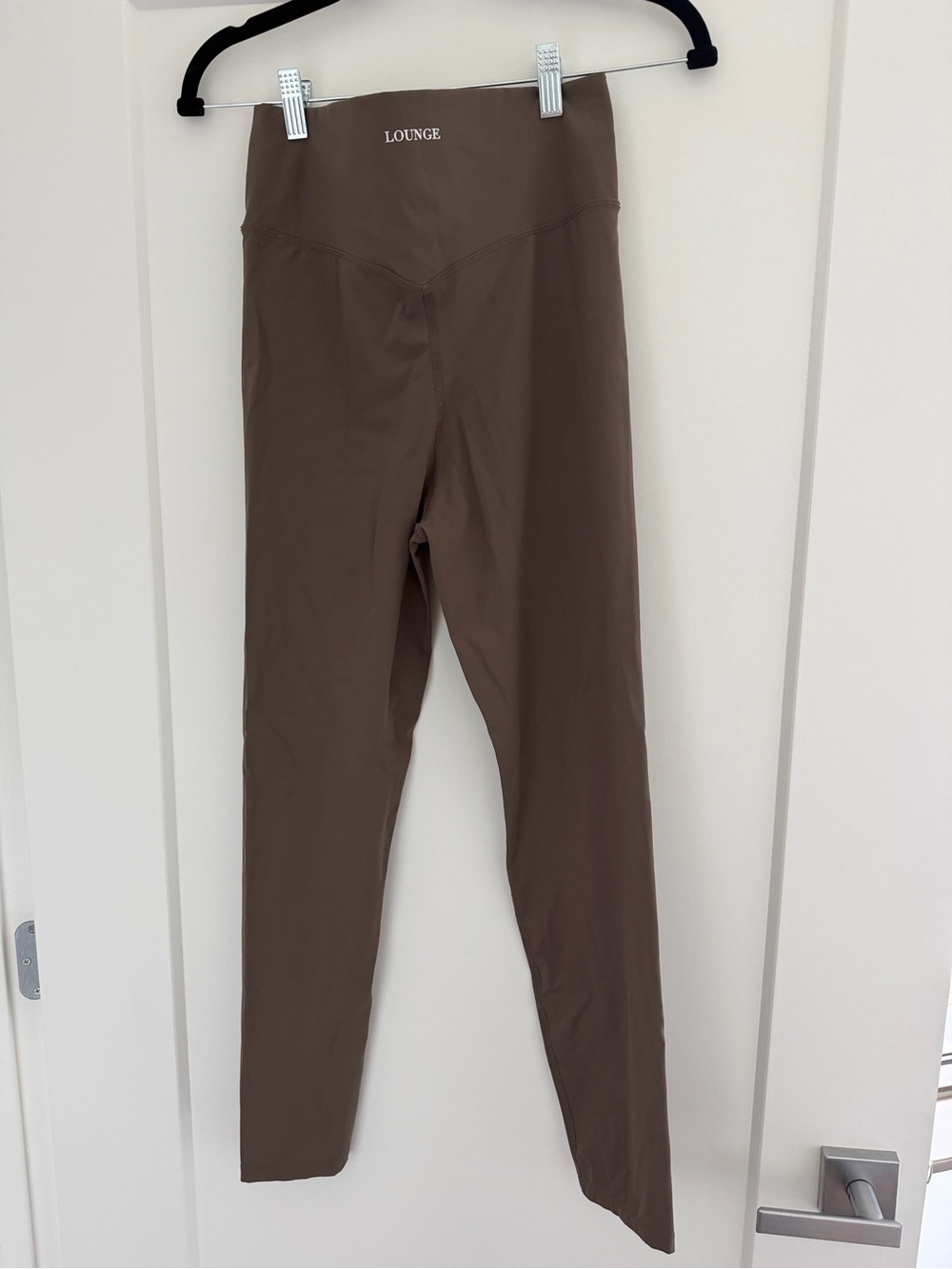 High-Waist Seamless Leggings in Taupe - Neutral Activewear - Picture 3 of 5